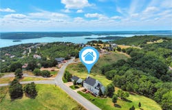 160 Emerald Pointe Drive, Hollister, MO 65672