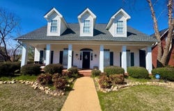4700 Meadow Ridge Dr, Tupelo, MS 38801