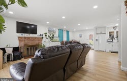 8802 STERLING, HYATTSVILLE, MD 20785