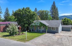 374 Dixon St, Priest River, ID 83856