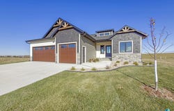 2516 E Chestnut Trl, Brandon, SD 57005