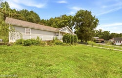 633 Russell Ave, Harriman, TN 37748