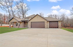 9300 S Pleasant Valley Road, Gentry, AR 72734