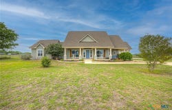 2048 E Martindale Road, Seguin, TX 78155