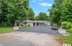 6 Glenco Court, Taylorville, IL 62568