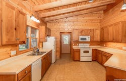 599 Mountain View Road, Utopia, TX 78884