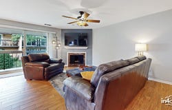 12 Algonquin Trail, Indian Head Park, IL 60525