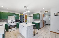 1565 Baytree Drive, Romeoville, IL 60446