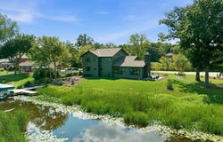 2852 Peninsula Ave, Delafield, WI 53018