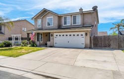 917 W Windsor Drive, Hanford, CA 93230