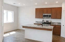 933 E Seeger Avenue, Visalia, CA 93292