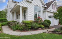 9 Kensington Court, Holmdel, NJ 07733