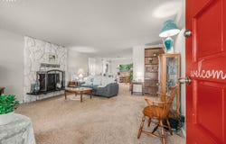 60 NE 23RD St, Gresham, OR 97030