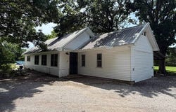 1211 13th Rd, Burlington, KS 66839