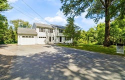 27 Maple St, Carlisle, MA 01741