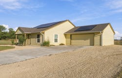 202 E 3rd St, Hillsboro, KS 67063-1103