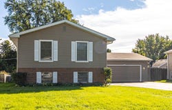103 Hickory Drive, Lindenhurst, IL 60046