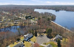 28 Lancelot Ct, Norwood, MA 02062
