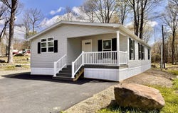 102 Middle Road, Greentown, PA 18426
