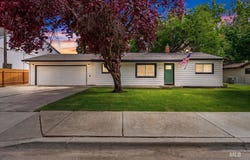 847 W Pine Ave, Meridian, ID 83642