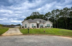 124 Weeping Willow Trl, Headland, AL 36345