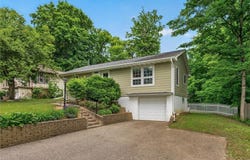 2390 Chateau Lane, Mound, MN 55364