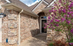 1613 Valley Brook Ln, Longview, TX 75605