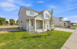 409 Sapphire Ave, Grandview, WA 98930