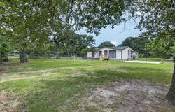 250 E Golden Oaks Drive, Mabank, TX 75156