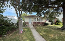 260 8th Street, Bethpage, NY 11714