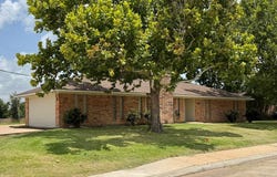 403 Lotus, Lake Jackson, TX 77566