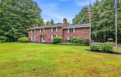 34 Old Stage Road, Hampton Falls, NH 03844