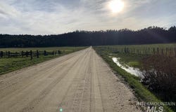 11 Gray Lane, Cascade, ID 83611