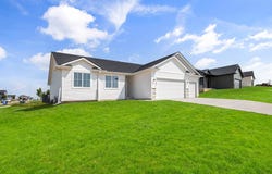1902 E Clinton Place, Indianola, IA 50125