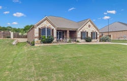 123 CATTLE DR, Castroville, TX 78009