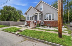 64 Stewart St, Chicopee, MA 01020
