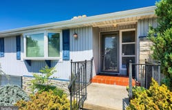 1215 PERRY Lane, YORK, PA 17403