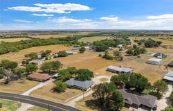 407 E Walnut Street, Abbott, TX 76621