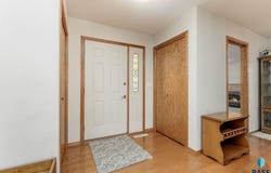 412 E Meadowlark Cir, Brandon, SD 57005