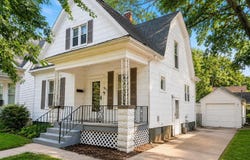 831 HENRIETTA Street, Springfield, IL 62704