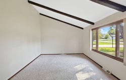 130 BARTON Road, OSHKOSH, WI 54904