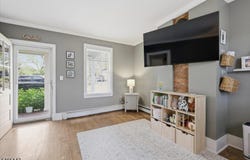 28 East St, Clinton Twp., NJ 08801-3077