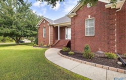 1507 NE Crown Pointe Drive, Hartselle, AL 35640