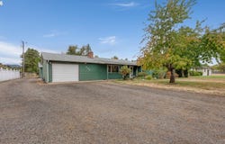 880 HILLVIEW Dr, Lebanon, OR 97355