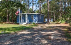 18 Suwannee Avenue, Panacea, FL 32346