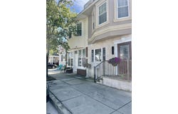 226 N Vendome Ave, Margate, NJ 08402