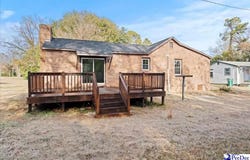 32 Roddy St, Cheraw, SC 29520