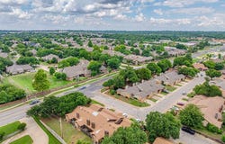 2910 Stonepoint Dr, Edmond, OK 73034