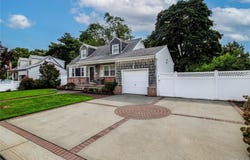296 Heathcote Road, Lindenhurst, NY 11757