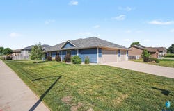 5800 W Yukon Trl, Sioux Falls, SD 57107